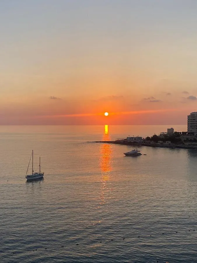 F2 - Lovely Two Bedrooms Flat Sea View, St Julians Saint Julian's